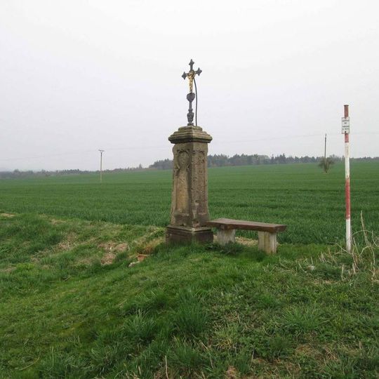 Kříž východně od Lhoty