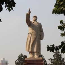 Statue of Mao Zedong