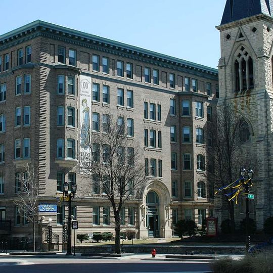 Saint James Court Apartments