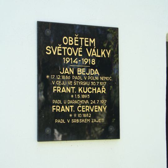 Pamětní deska padlým na kapli ve Zmišovicích
