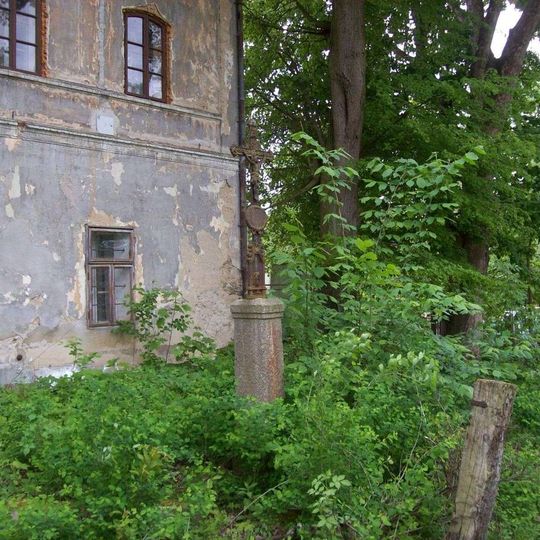 Kříž v Poběžovicích v Husově ulici