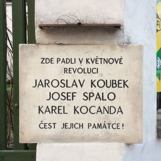 Pamětní deska Jaroslava Koubka, Josefa Spalo a Karla Kocandy na Žižkově