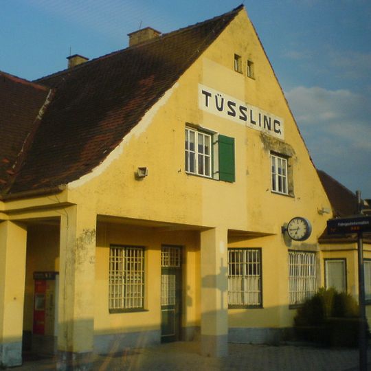 Tüßling station