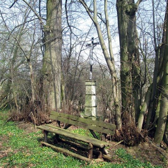 Kříž severně od Spáleného Poříčí u polní cesty