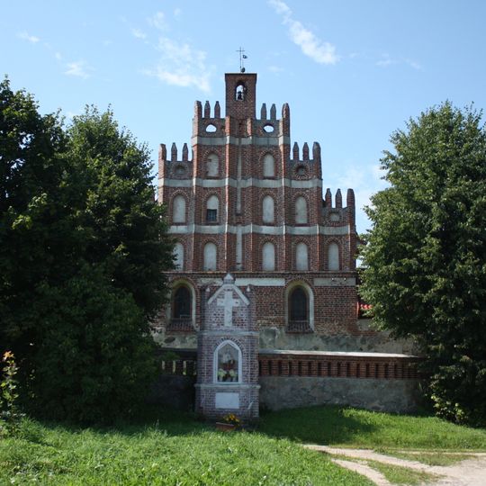 Kapliczka przydrożna obok cmentarza w Sułowie