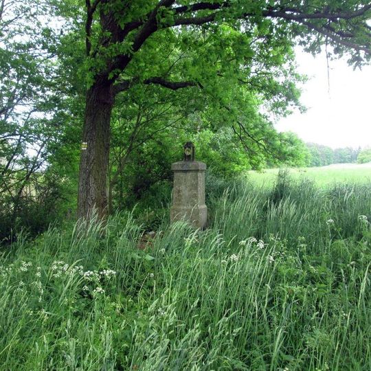 Kříž východně od Pole u Pálenického potoka