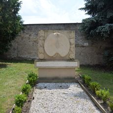 A monument to the founders of fruit growing in the Ploskovice region