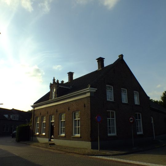 Complex Hezelstraat: woonhuis met bedrijfsruimten