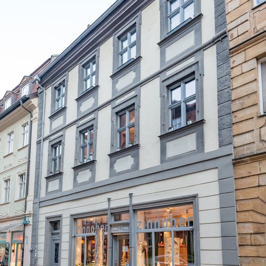 Wohn- und Geschäftshaus