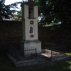 Zvonička u zříceniny kláštera v Klášterní Skalici