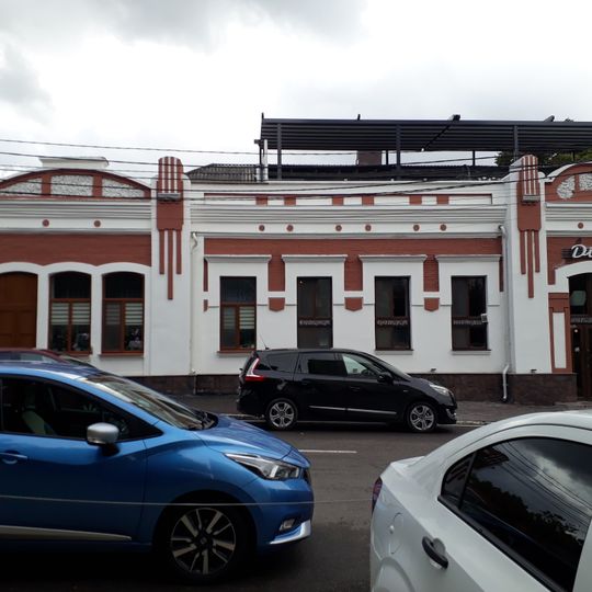 Casă de locuit cu prăvălie