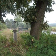 Kříž východně od Žďáru u rybníků