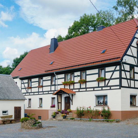 Mühlengebäude und Hofpflaster Alte Lindenstraße 25