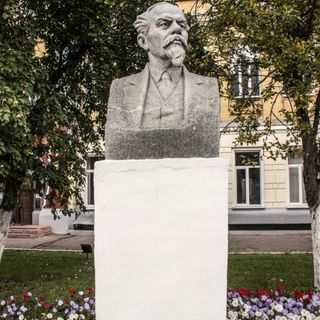 Памятник Лебедеву-Полянскому