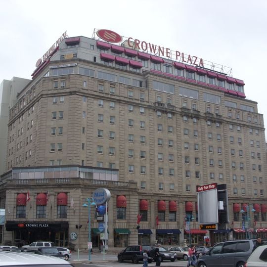Crowne Plaza Niagara Falls – Fallsview