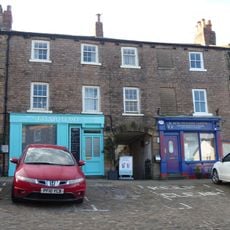 5 And 7, Castle Hill