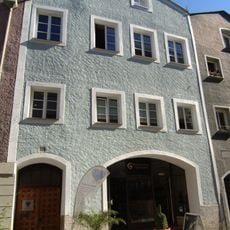 Ehemaliger „Wieninger Stadel“, jetzt Wohn- und Geschäftshaus