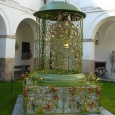 Renesanční kašna na nádvoří zámku v Jindřichově Hradci (2)