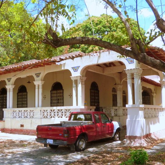 Casa Fernando Luis Toro