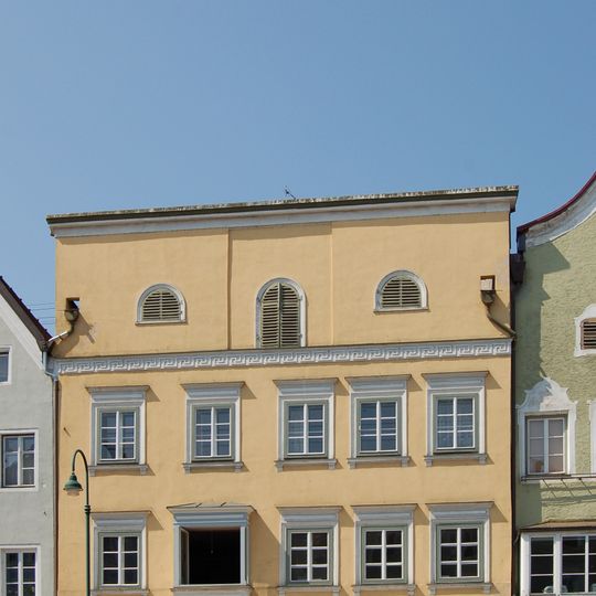 Stadtplatz 18