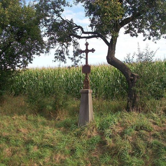 Kříž u silnice na Poběžovice u Ohnišťovic
