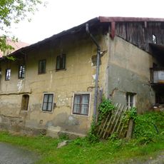 Wohnhaus mit Flachsatteldach