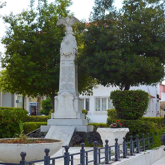 Memorial to the Fallen, Spata