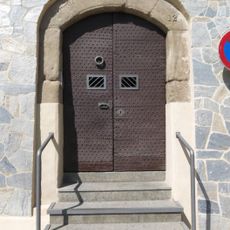 Porta d'una casa al raval de Sant Pere