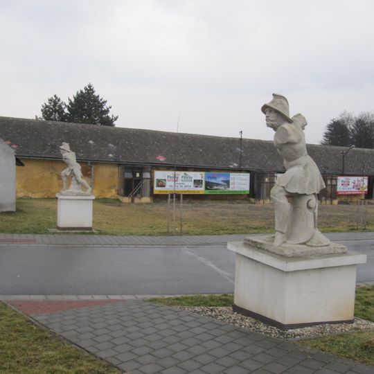 Torza dvou protějškových soch gladiátorů