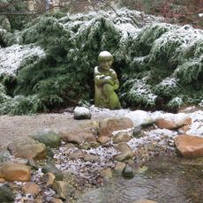 Socha Dívka se psem v parku Severní Terasa v Ústí nad Labem