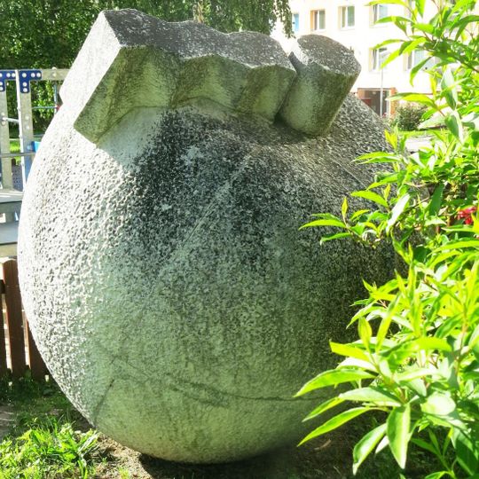 Kamenná plastika vc Liberecké ulici v Jablonci nad Nisou