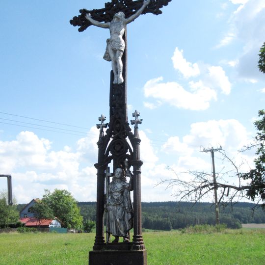 Kříž u školy v Hluboši