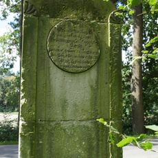 Gedenkstein für Oberamtshauptmann Johann Wilhelm Traugott von Schönberg in Neschwitz