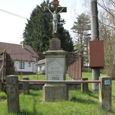 Kříž v Novém Rychnově u zatáčky směrem na Řeženčice