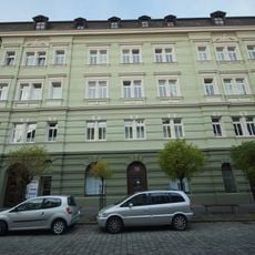 Wohnhaus, ehemals Hotel Grüner Kranz, anstelle des mittelalterlichen Stauferhofes errichtet