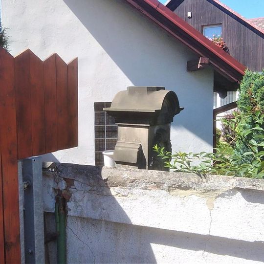 Kříž u domu Liberecká 308 v Hrádku nad Nisou