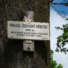 Turistický ukazatel Pavlov - židovský hřbitov