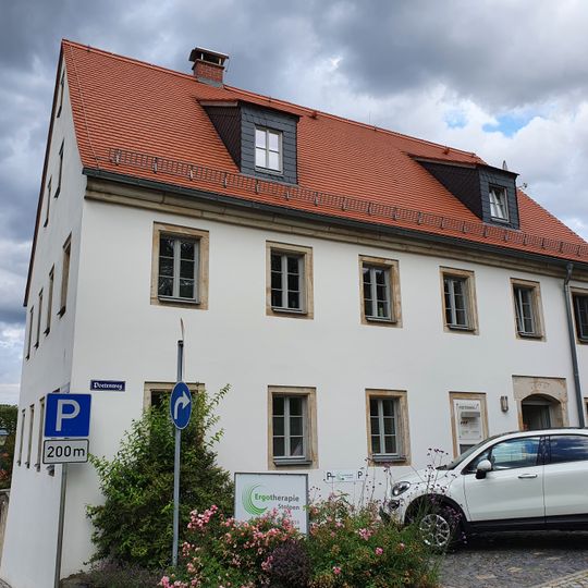 Wohnhaus in Ecklage und in offener Bebauung Poetenweg 1