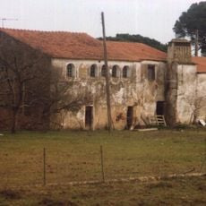 Ruínas do Convento de Santo António, na Quinta da Arca, e o aqueduto