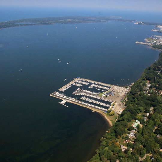 Erie Yacht Club Light