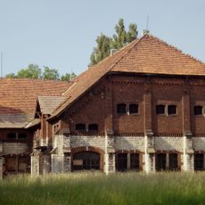Obora (ul. Parkowa 14a) w zespole folwarcznym w Świerklańcu
