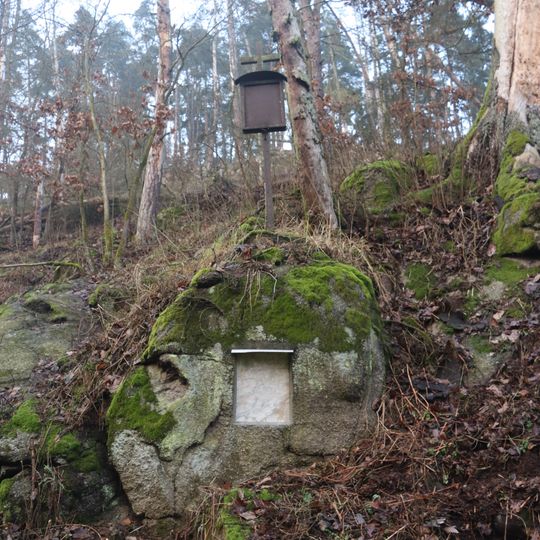 Kříž v údolí na počátku Dalešické přehrady