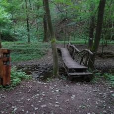 Lávka stezky k hradu Týřov přes Úpořský potok