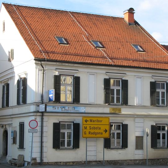 Hiša Trg osvoboditve 3