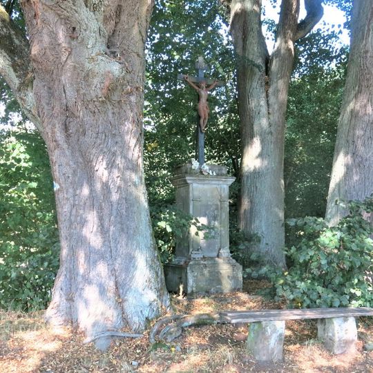 Kříž na rozcestí polních cest severně od Radvance