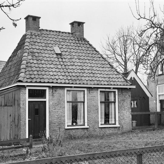 Eenvoudig pand onder zadeldak