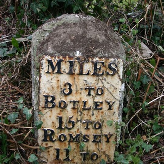 Milestone, Shedfield House; 50m E of Cam Cottage
