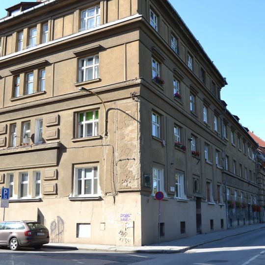 Byty štátnych zamestnancov, dom bytový-sekcia III.