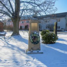 Pomník padlým v Topolanech U Parčíku (2)