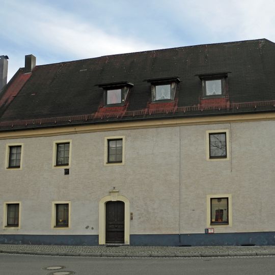 Wohnhaus in offener Bebauung Burgstraße 16